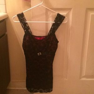 $5 in bundle -Lace tank top
